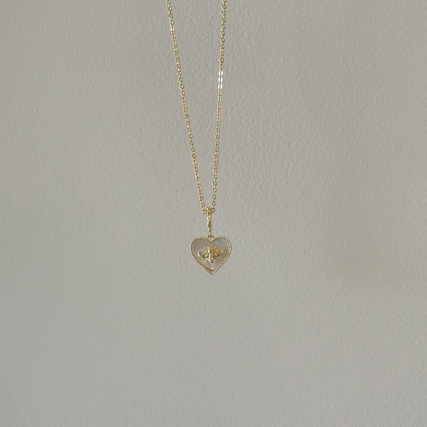 Mother of pearl bee heart pendant Necklace